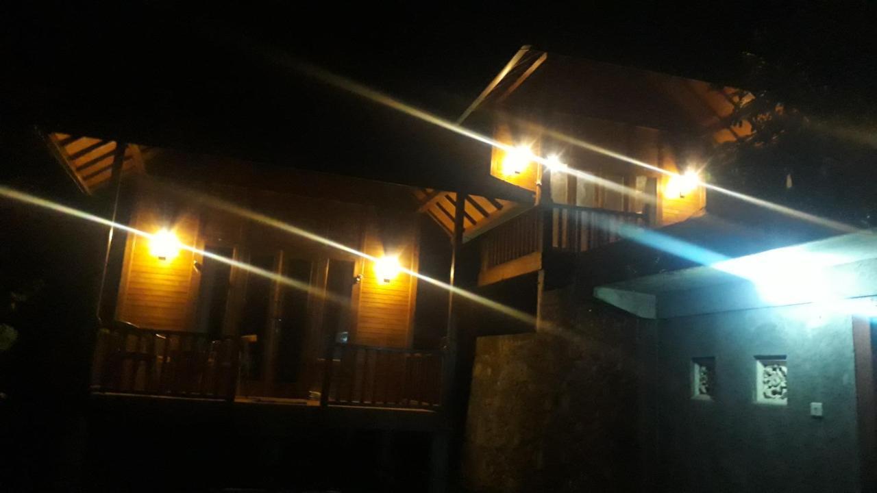 Uma D'Nyuh Homestay Singaraja Exterior foto