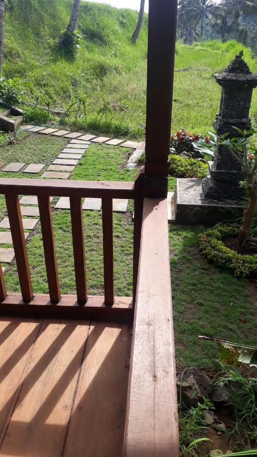 Uma D'Nyuh Homestay Singaraja Exterior foto