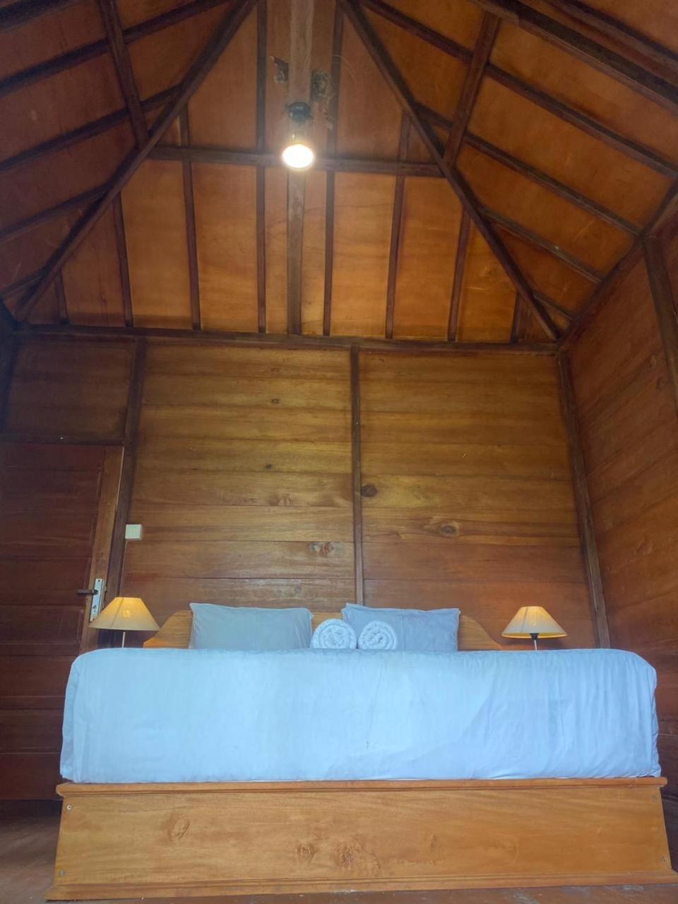Uma D'Nyuh Homestay Singaraja Exterior foto