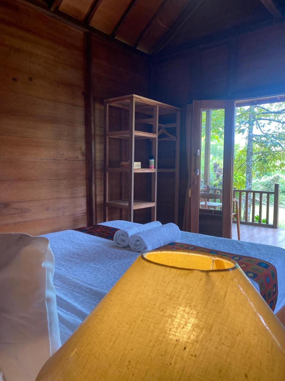 Uma D'Nyuh Homestay Singaraja Exterior foto