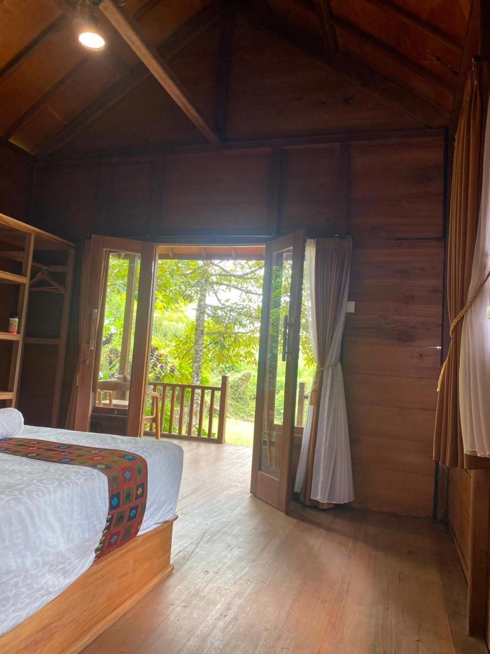 Uma D'Nyuh Homestay Singaraja Exterior foto