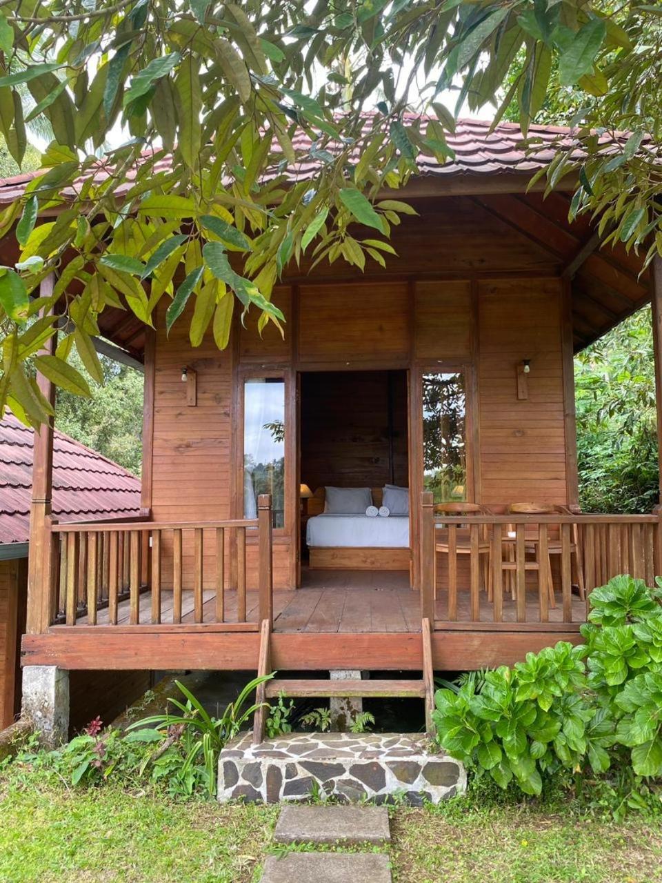 Uma D'Nyuh Homestay Singaraja Exterior foto