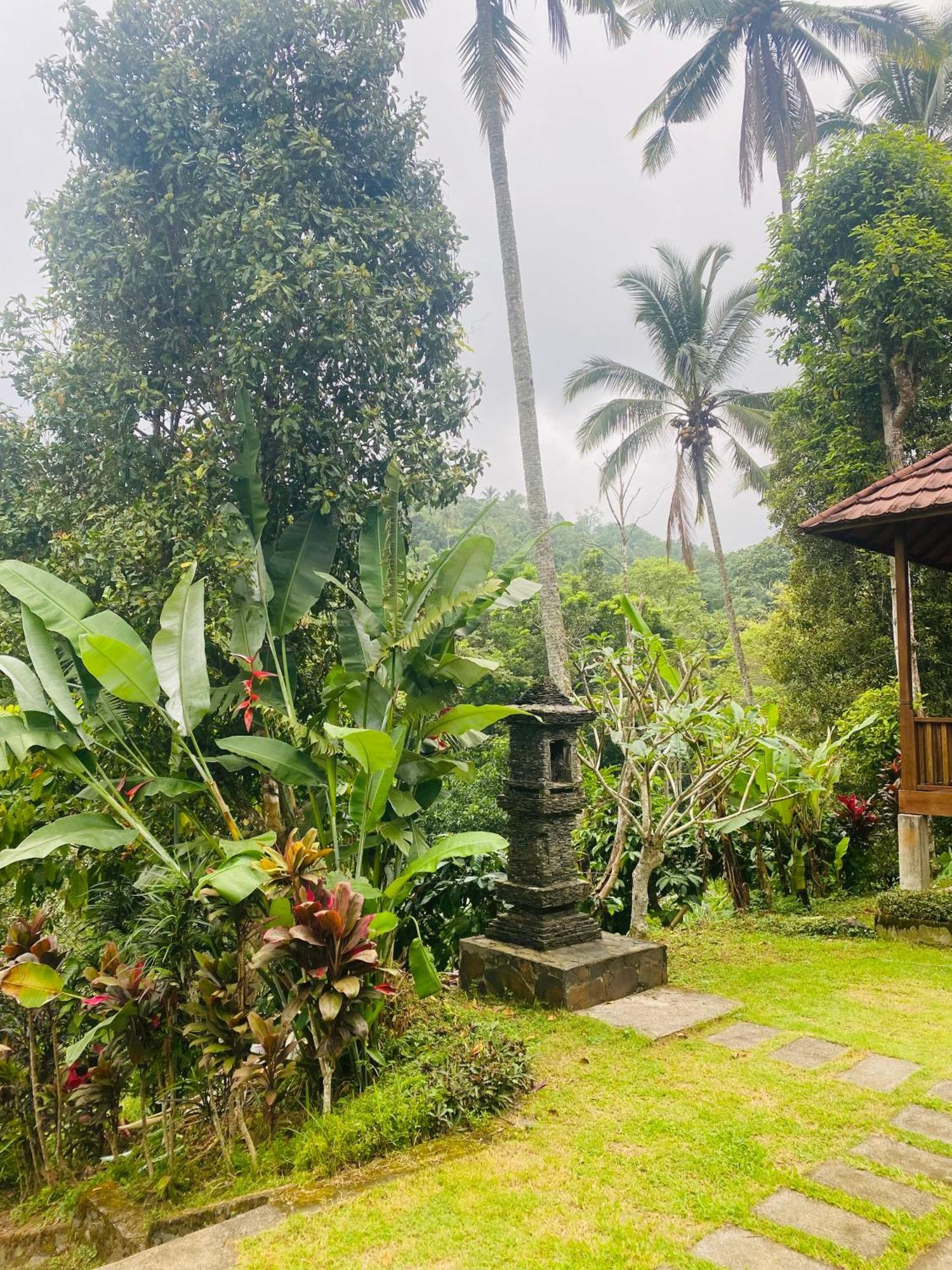 Uma D'Nyuh Homestay Singaraja Exterior foto